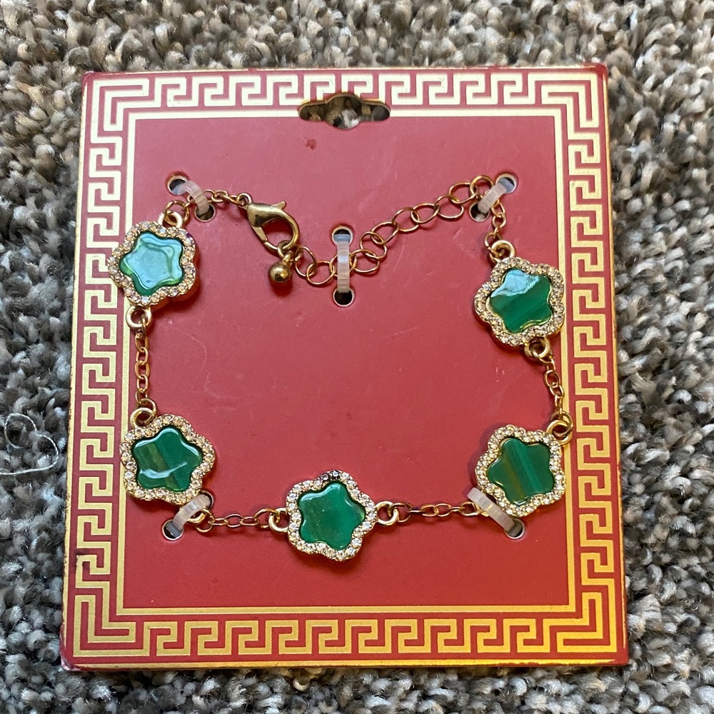 Chic Gold and Green Stone Bracelet